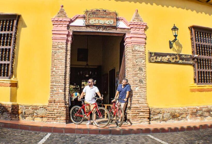 هتل Hostal Restaurante Guaracu