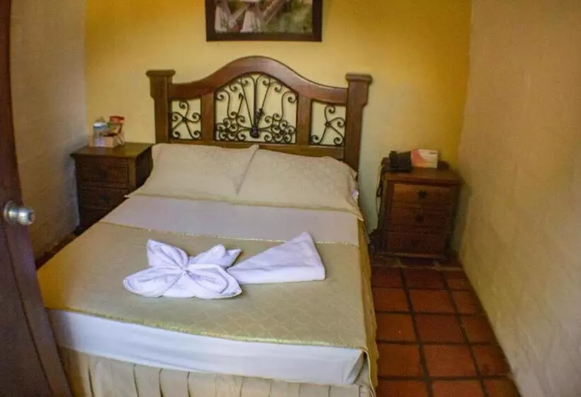 هتل Hostal Restaurante Guaracu