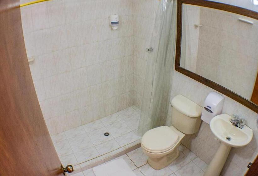 هتل Hostal Restaurante Guaracu