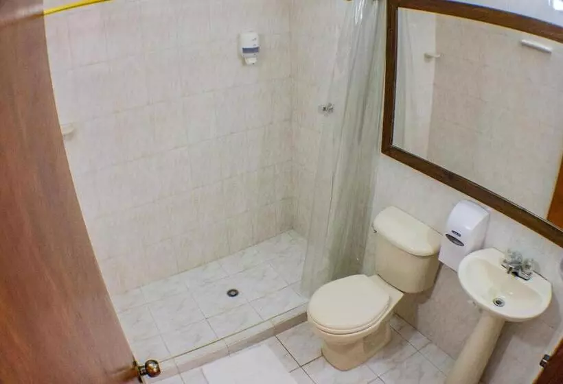 هتل Hostal Restaurante Guaracu
