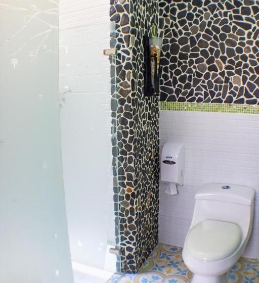 هتل Hostal Restaurante Guaracu