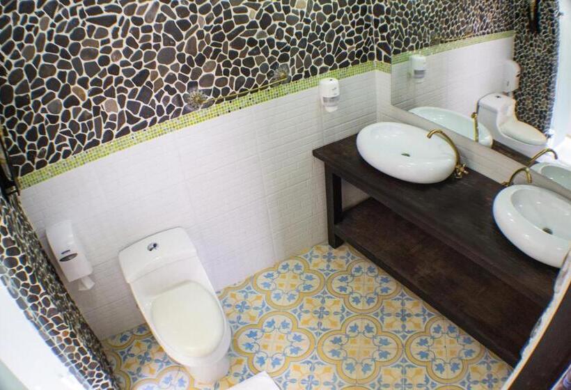 هتل Hostal Restaurante Guaracu