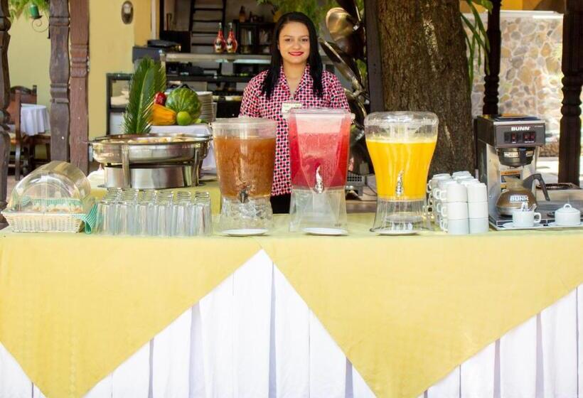 هتل Hostal Restaurante Guaracu