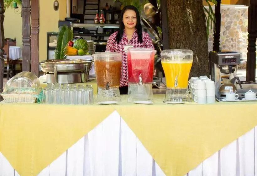 هتل Hostal Restaurante Guaracu