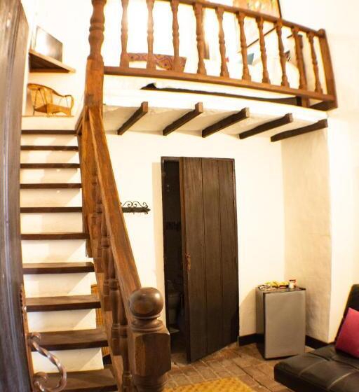 هتل Hostal Restaurante Guaracu