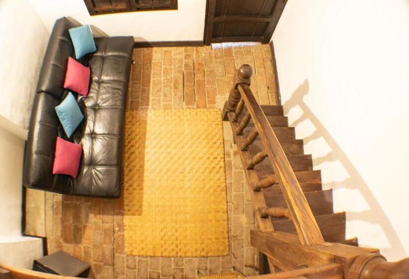 هتل Hostal Restaurante Guaracu