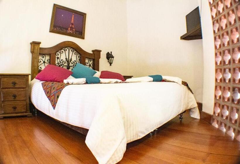 هتل Hostal Restaurante Guaracu