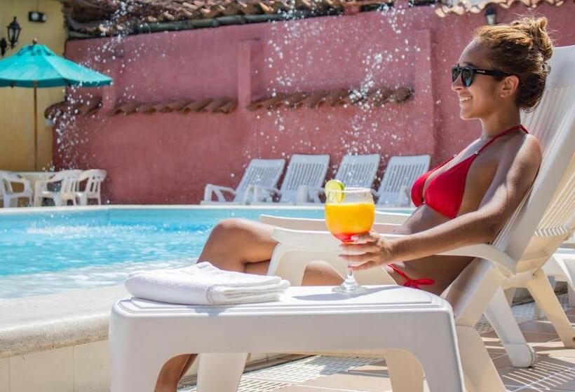 هتل Hostal Restaurante Guaracu