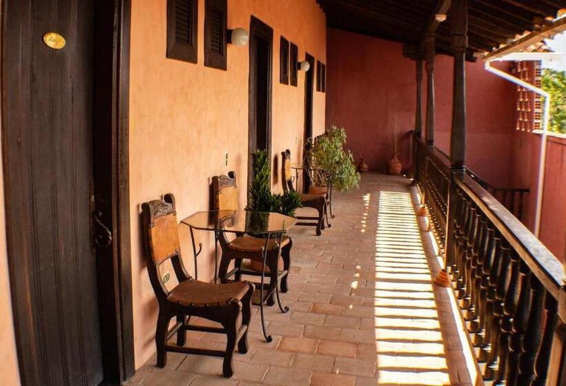 هتل Hostal Restaurante Guaracu