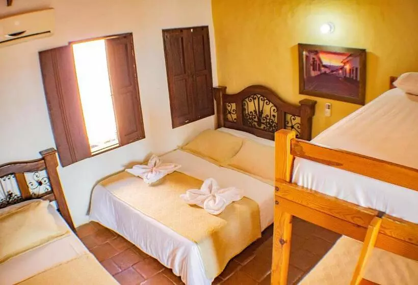 هتل Hostal Restaurante Guaracu