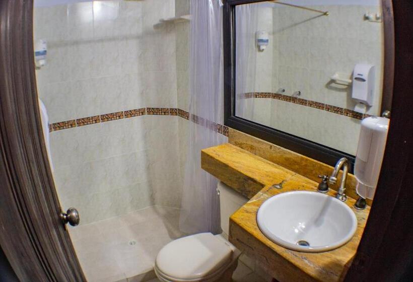 هتل Hostal Restaurante Guaracu