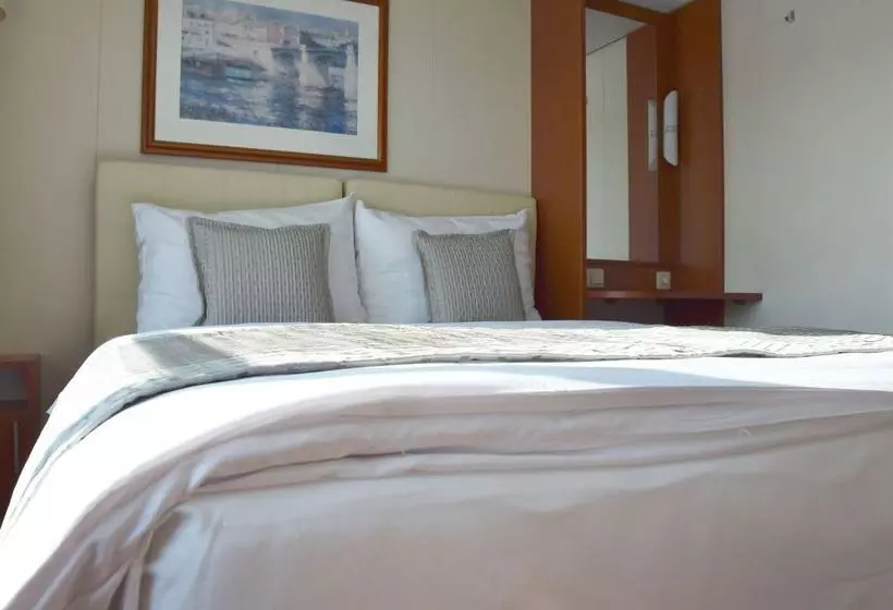 Hotell Onriver S   Ms Cezanne
