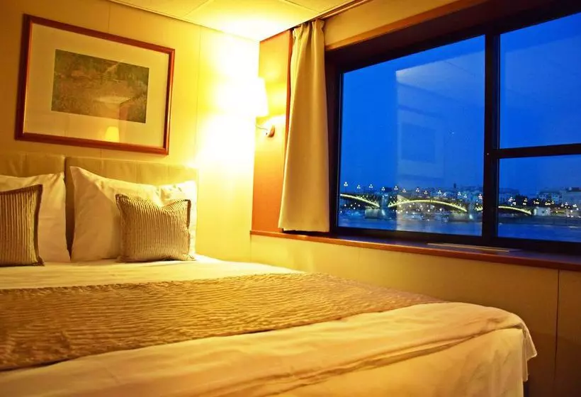 Hotell Onriver S   Ms Cezanne