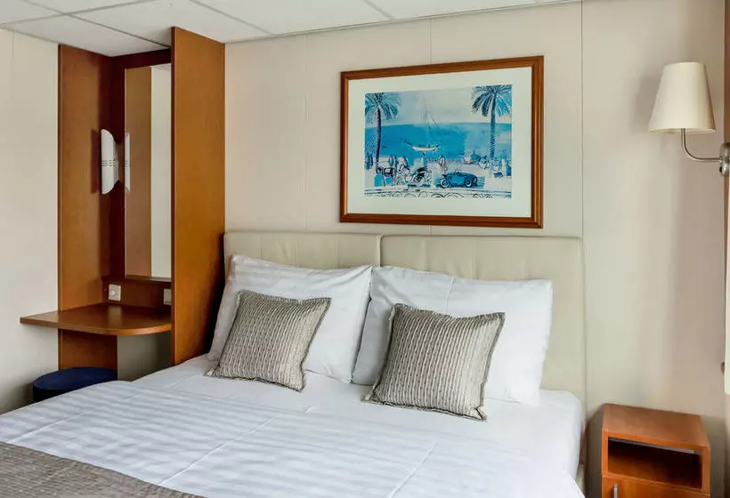 Hotell Onriver S   Ms Cezanne