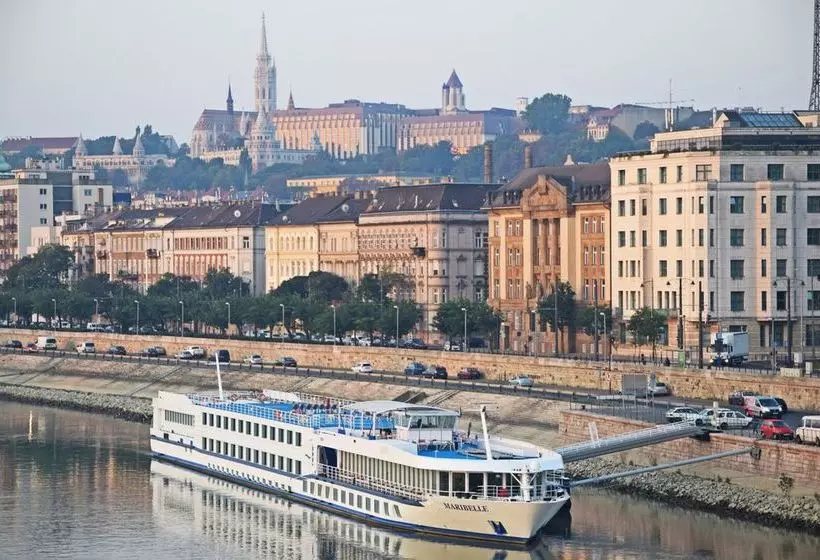 Hotell Onriver S   Ms Cezanne