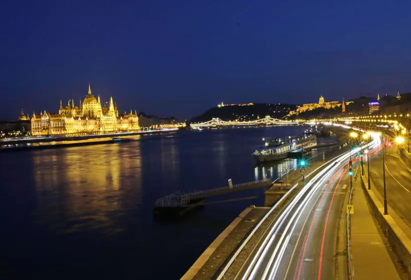 Hotell Onriver S   Ms Cezanne