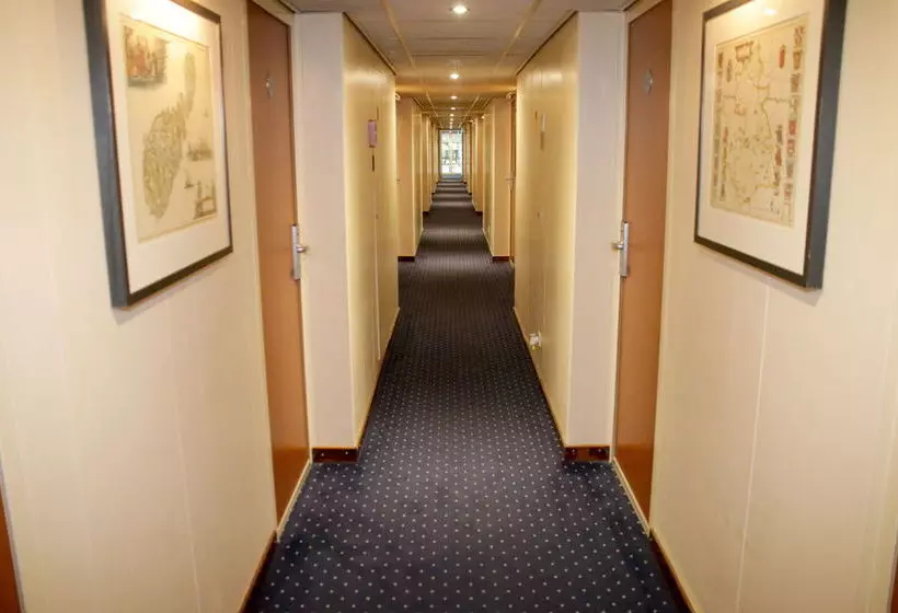Hotell Onriver S   Ms Cezanne