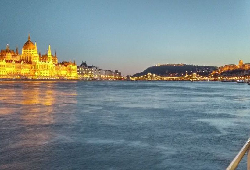 Hotel Onriver S Ms Cezanne