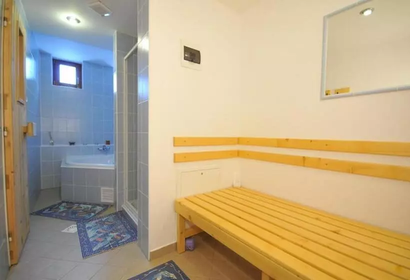 Hotelli Penzion Lesna