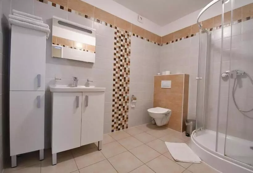 Hotelli Penzion Lesna