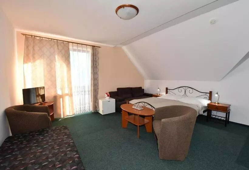 Hotelli Penzion Lesna