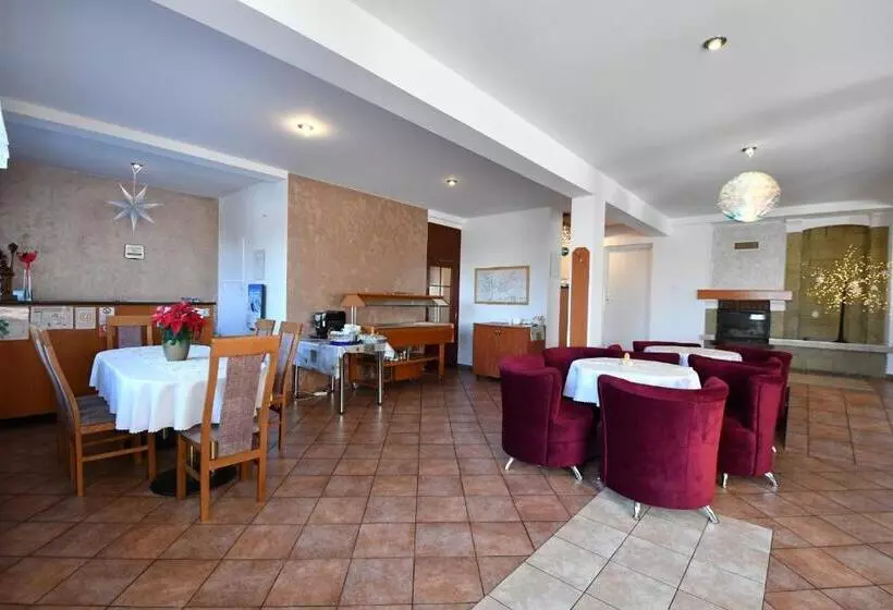 Hotelli Penzion Lesna