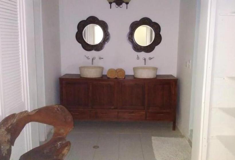 هتل Playa Tranquilo B&b And Dive Shop