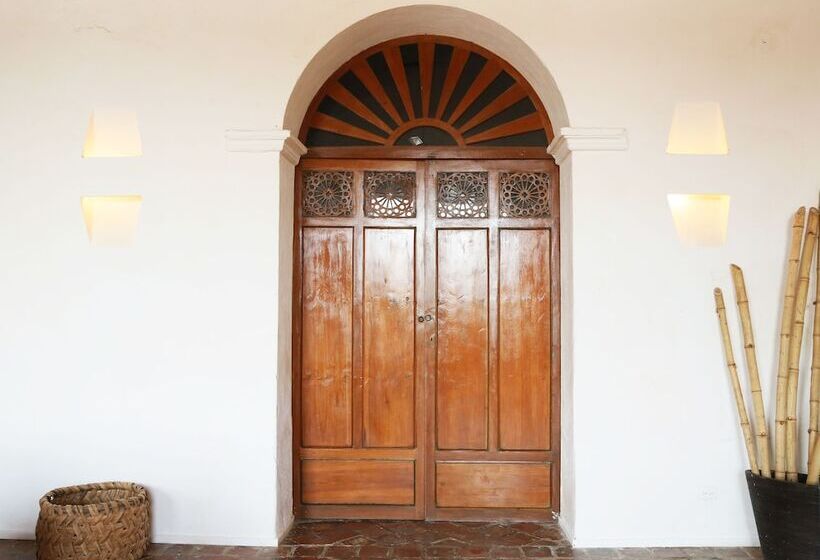 هتل Portal De La Marquesa