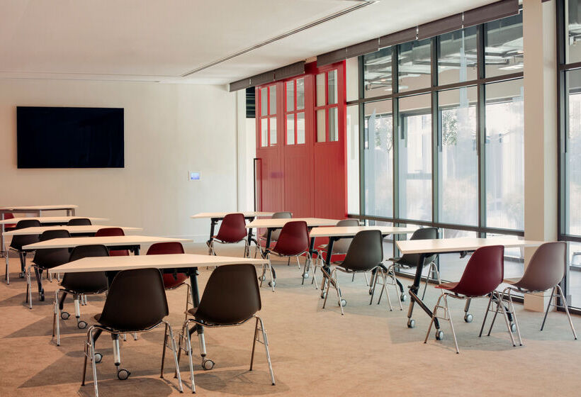 Отель Rove Healthcare City  Bur Dubai