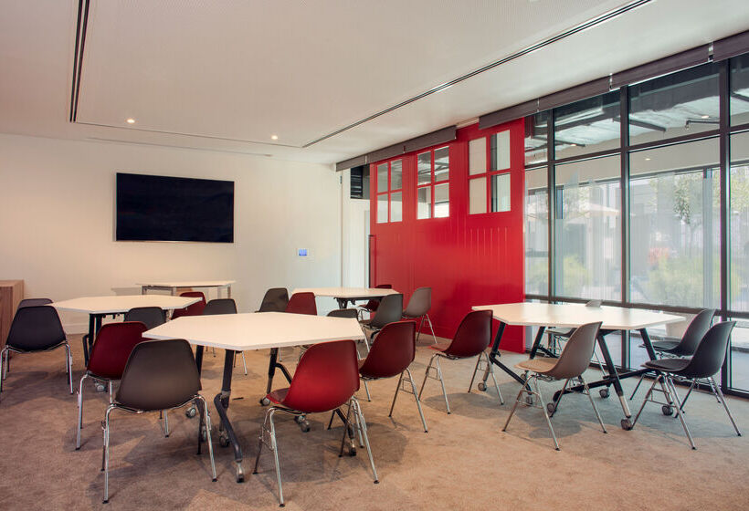 Отель Rove Healthcare City  Bur Dubai