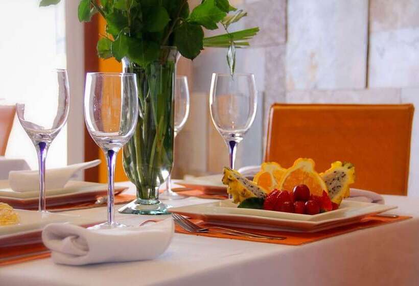 Отель Serenity Suites Casa Boutique