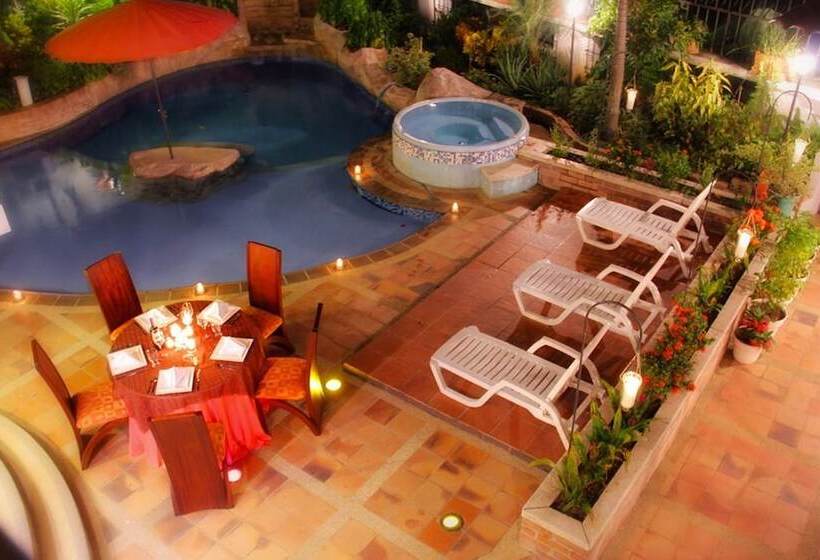 Отель Serenity Suites Casa Boutique