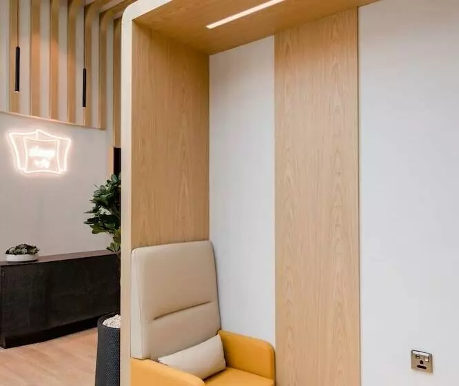 Hotelli Sleep  N Fly Sleep Lounge, B Gates Terminal 3   Transit Only