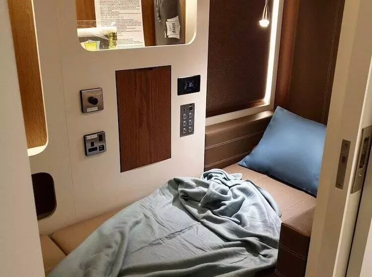 Hotelli Sleep  N Fly Sleep Lounge, B Gates Terminal 3   Transit Only