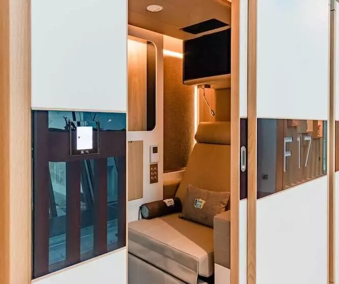 Hotelli Sleep  N Fly Sleep Lounge, B Gates Terminal 3   Transit Only