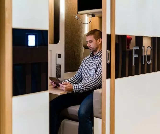 Hotelli Sleep  N Fly Sleep Lounge, B Gates Terminal 3   Transit Only