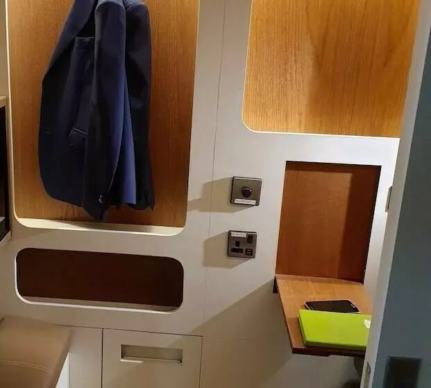 Hotelli Sleep  N Fly Sleep Lounge, B Gates Terminal 3   Transit Only