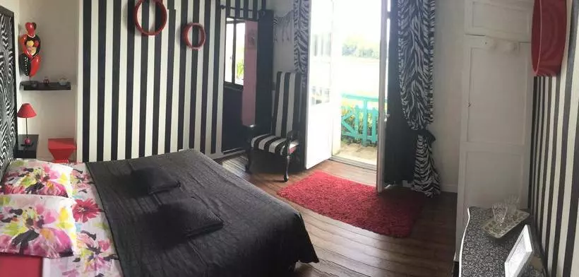 Aamiaismajoitus (B&B) Villa Chanelle