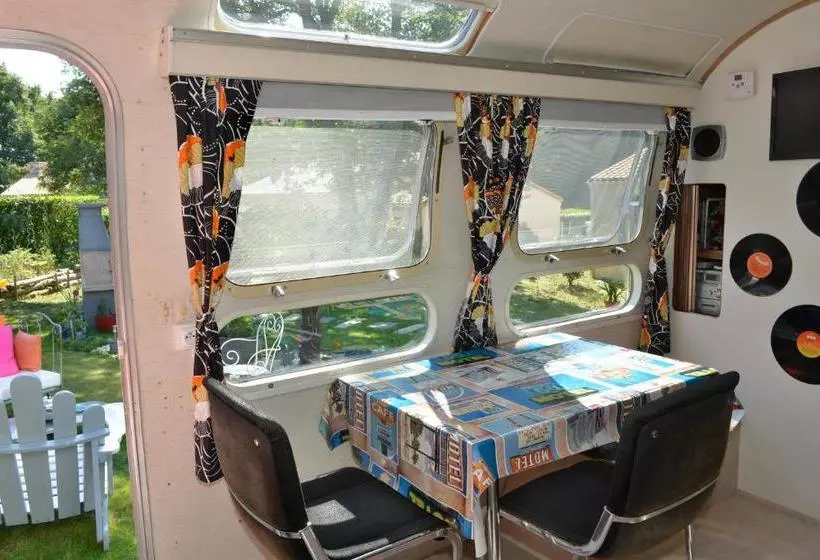 ベッドアンドブレックファースト Caravane Airstream Américaine 1976