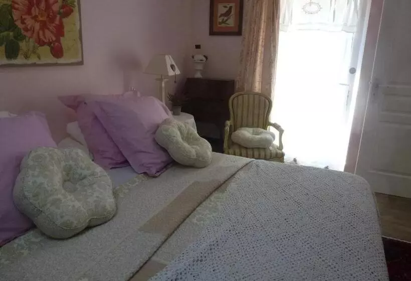 تختخواب و صبحانه Domaine De Praterou