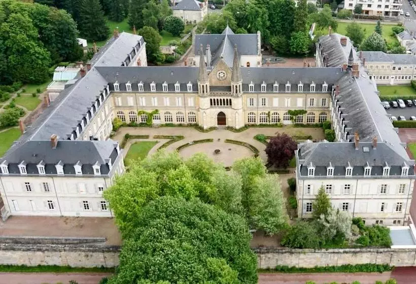 تختخواب و صبحانه Espace Bernadette Soubirous Nevers