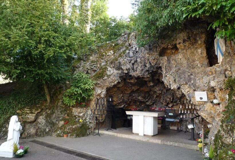 ベッドアンドブレックファースト Espace Bernadette Soubirous Nevers