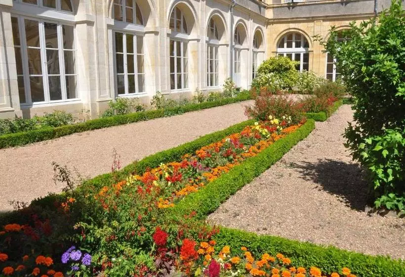 تختخواب و صبحانه Espace Bernadette Soubirous Nevers