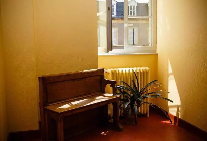 تختخواب و صبحانه Espace Bernadette Soubirous Nevers