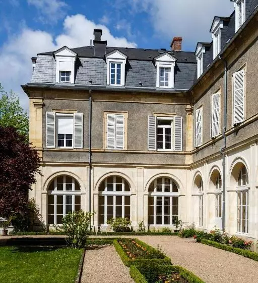 تختخواب و صبحانه Espace Bernadette Soubirous Nevers
