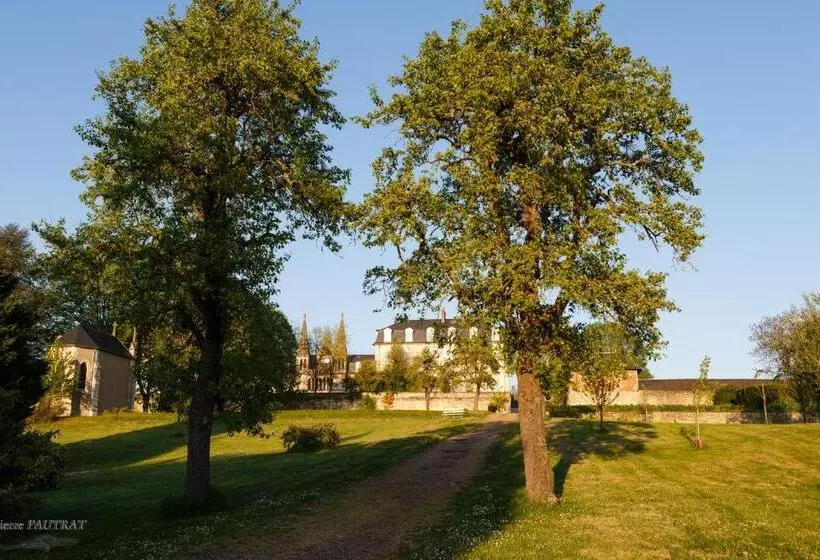 تختخواب و صبحانه Espace Bernadette Soubirous Nevers