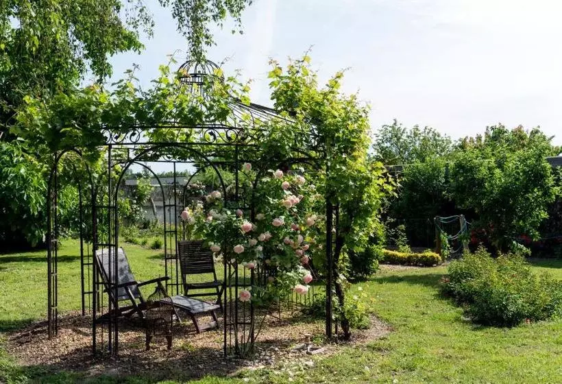 Aamiaismajoitus (B&B) Villa Chanelle