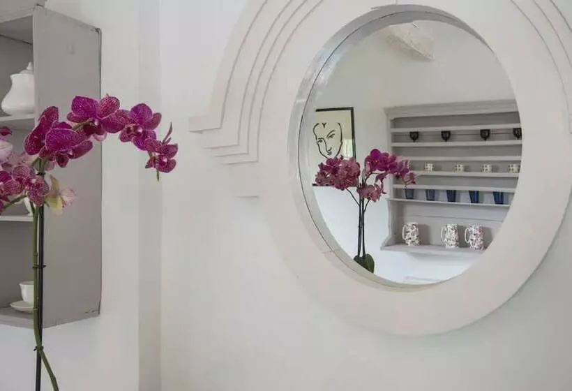 تختخواب و صبحانه Une Maison à Saint Paul De Vence