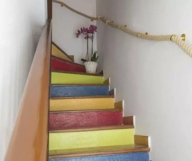 تختخواب و صبحانه Une Maison à Saint Paul De Vence