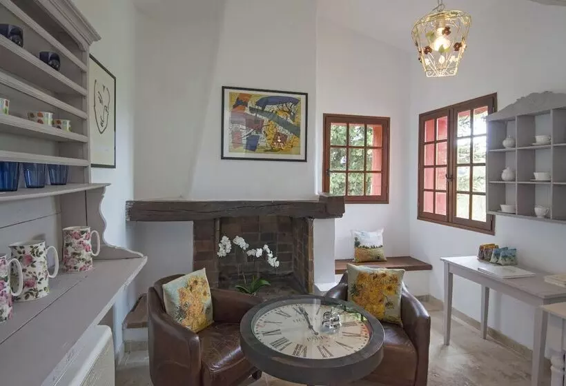 تختخواب و صبحانه Une Maison à Saint Paul De Vence